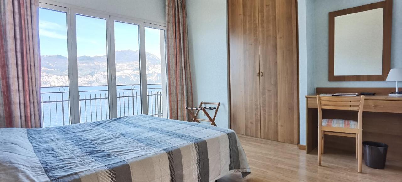 Hotel Nike Brenzone sul Garda Exteriör bild