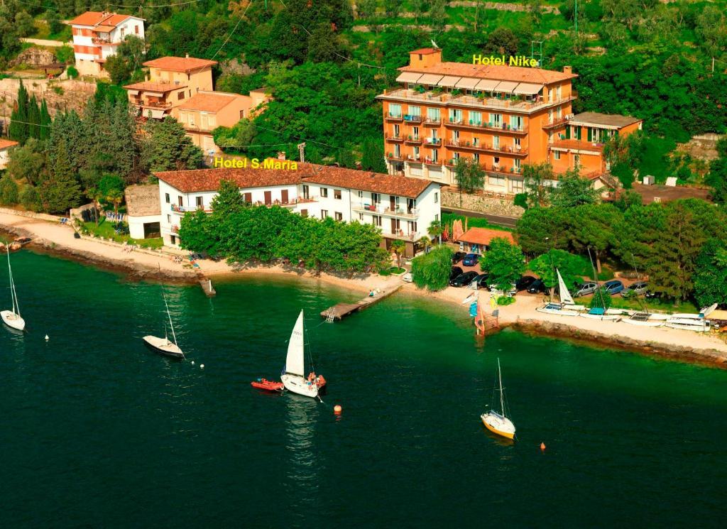 Hotel Nike Brenzone sul Garda Exteriör bild