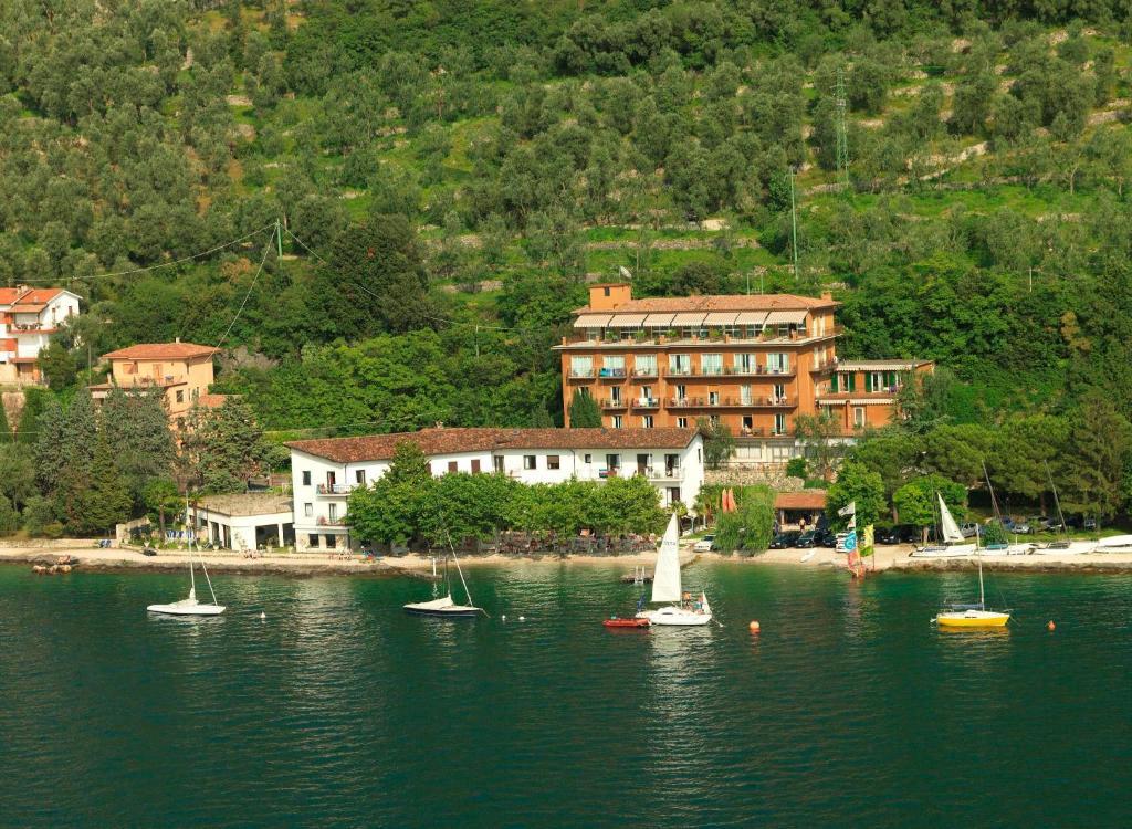 Hotel Nike Brenzone sul Garda Exteriör bild