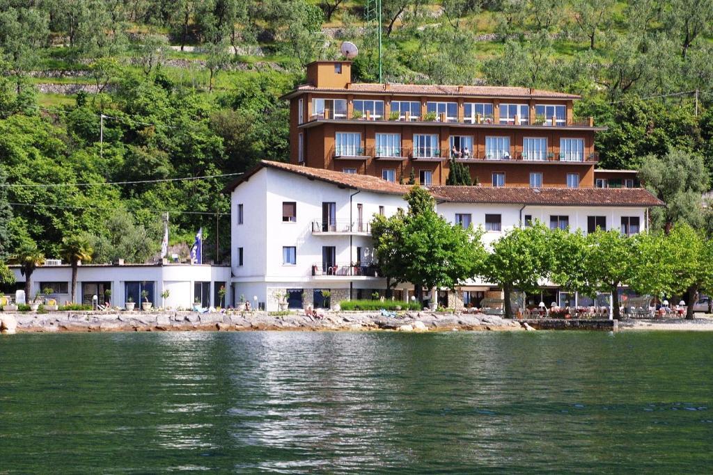 Hotel Nike Brenzone sul Garda Exteriör bild