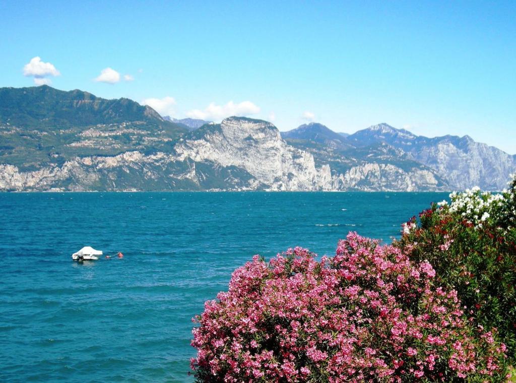 Hotel Nike Brenzone sul Garda Exteriör bild