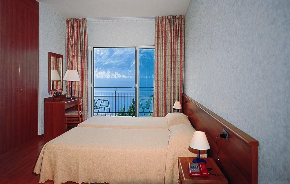 Hotel Nike Brenzone sul Garda Exteriör bild