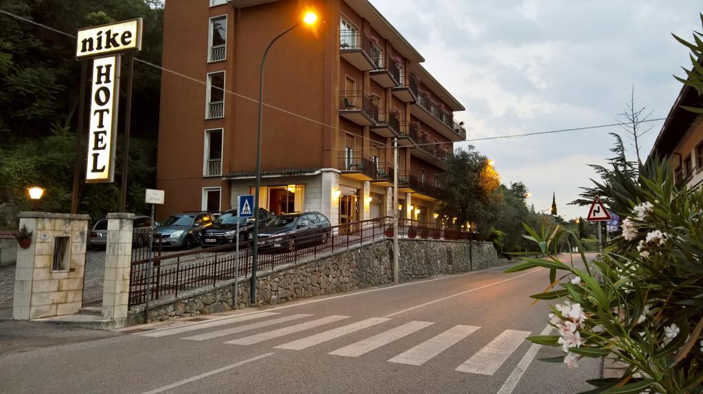 Hotel Nike Brenzone sul Garda Exteriör bild